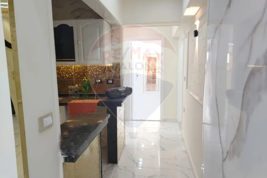 شقة للايجار 160 م لوران (علي الترام مباشر)