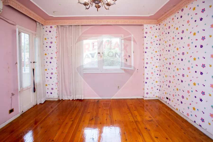 شقة مسجلة للبيع 271 م رشدي (المعسكر الرومانى)