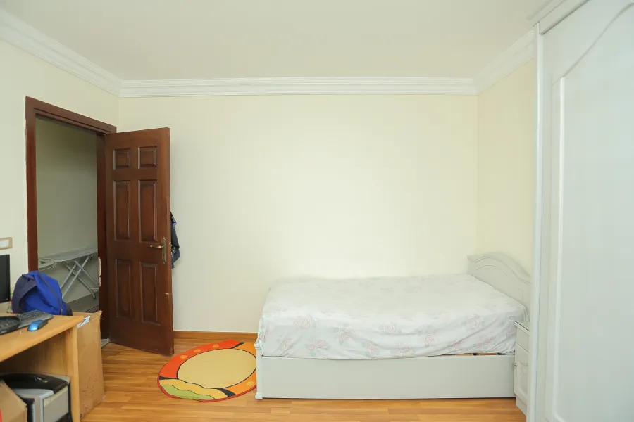 شقة للبيع 215م رشدي (عمارة عزيز شنودة)