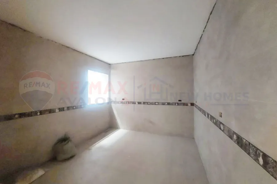 شقة للبيع 215 م زيزينيا (امام قصر المجوهرات)