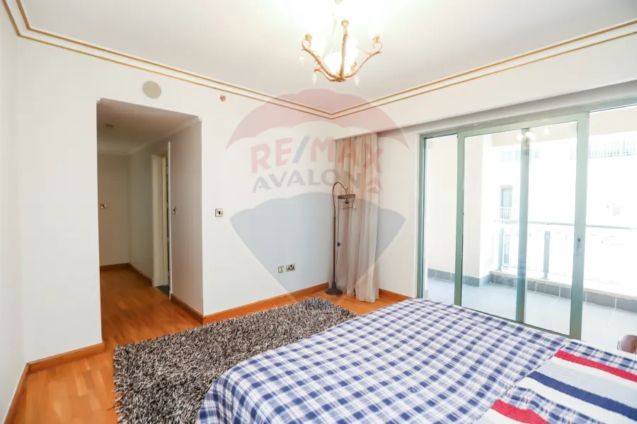 شقة للإيجار 650 م سان ستيفانو (الفورسيزون - علي البحر مباشرة)