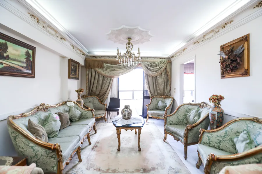 شقة للبيع 185 م فلمنج (ش الفتح)