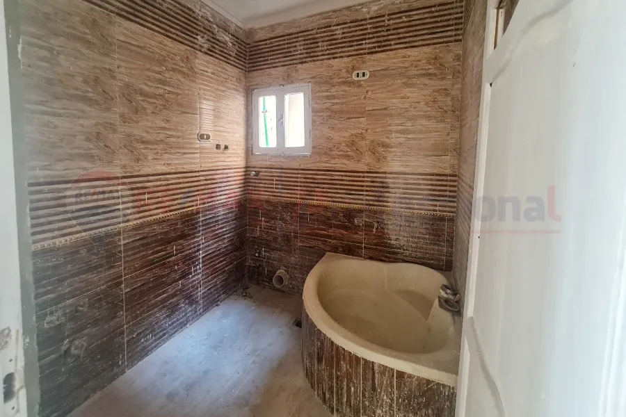 شقة للبيع  80 م لوران (خطوات من ش ابو قير- خلف بنك مصر )