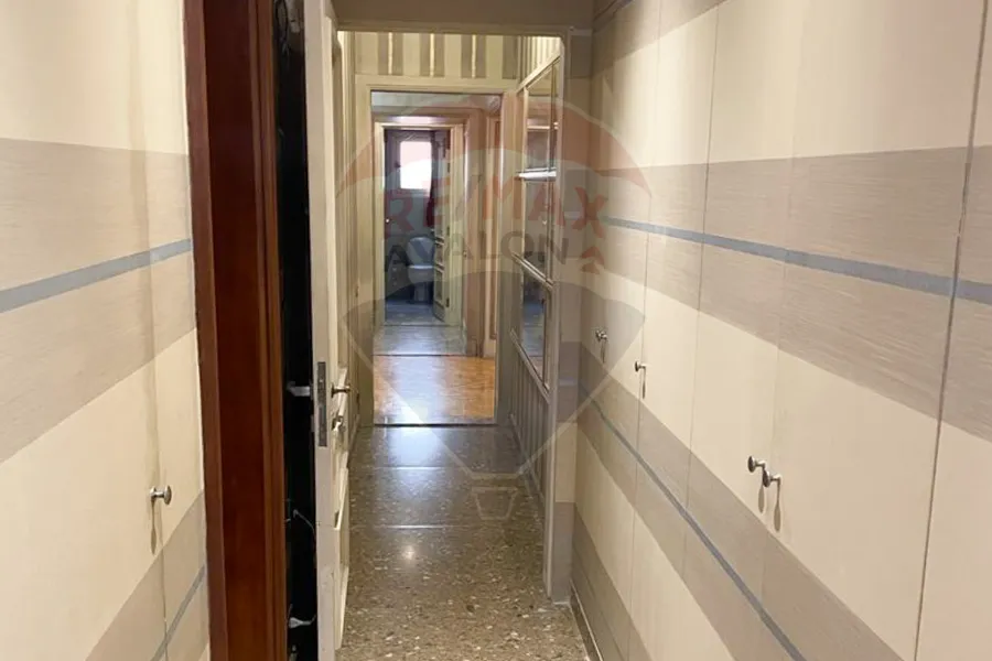 شقه للبيع 180 م كفر عبده (خطوات من ش أبو قير)