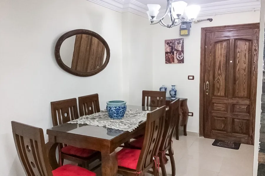 شقة للإيجار مفروش 90 م ميامي (على البحر مباشرة)