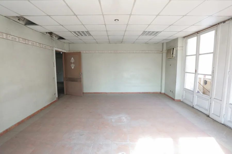 شقة إدارى للايجار550م محطة الرمل (ميدان سعد زغلول)