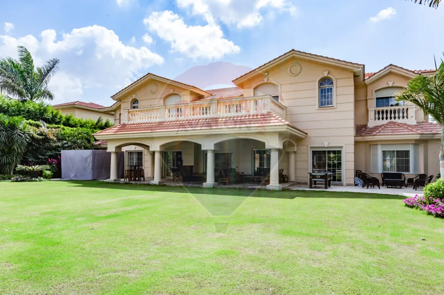 فيلا فاخره للبيع 2,200 م  كينج مريوط (داخل كومباوند بالكينج مريوط - خطوات من  الاستاد)