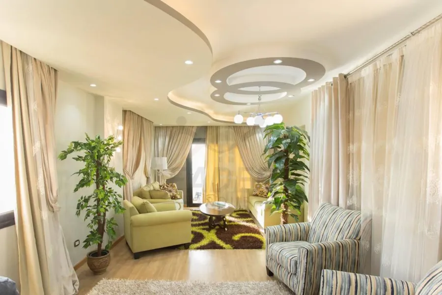 شقة للبيع 230 م سيدي بشر (علي البحر مباشرة)