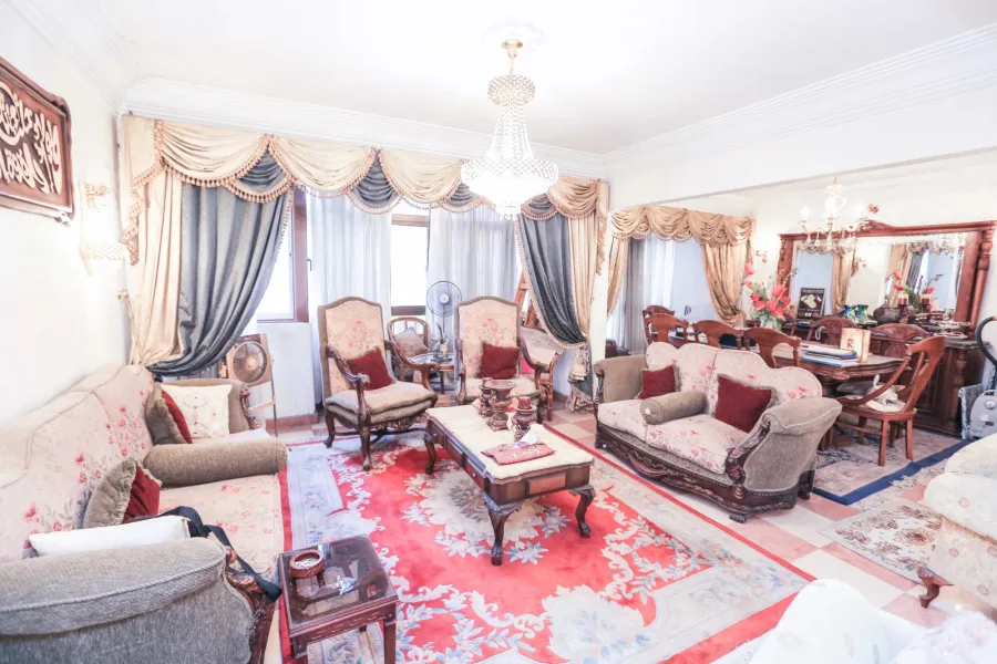 شقة للبيع 170م ميامي (ش جمال عبد الناصر)