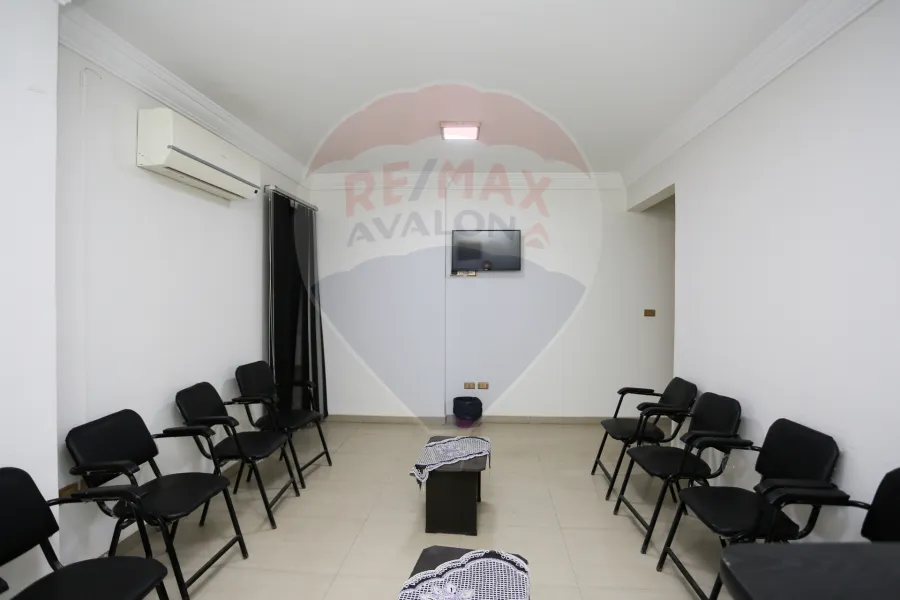 شقة إداري للبيع 55 م رشدي (علي الترام مباشرة)