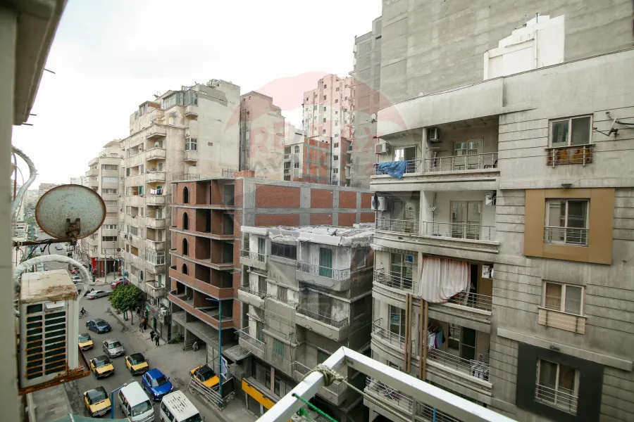 شقة للبيع 165 م كامب شيزار (ش بورسعيد الرئيسي - عمارة براند)