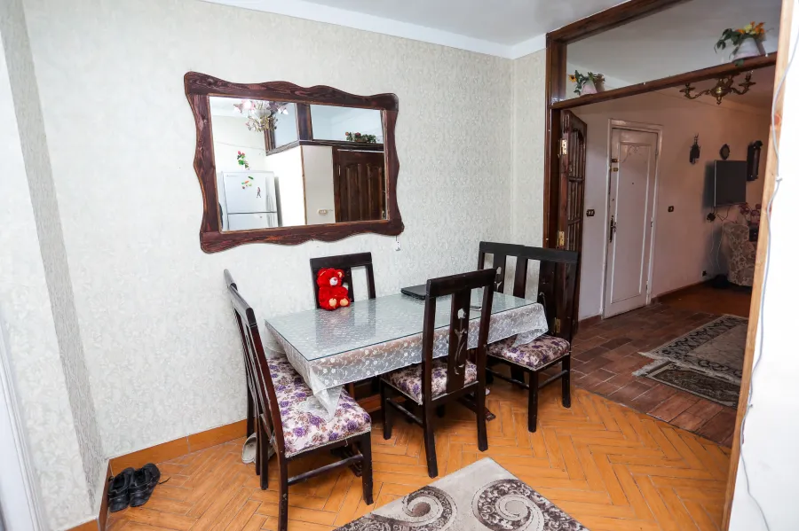 شقة للبيع 200 م لوران ( متفرع من ش شعراوى )