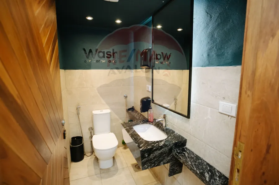 محل + ميزان للبيع 190 م  + 130 م الازاريطة (ش سوتر الرئيسي)