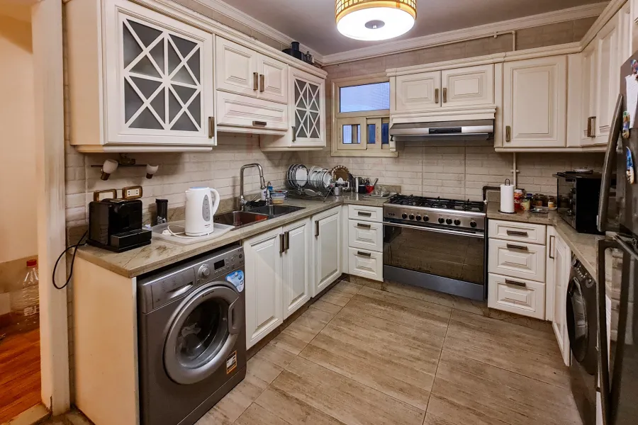 شقة للايجار 200 م رشدى (ش إبراهيم حلمى)