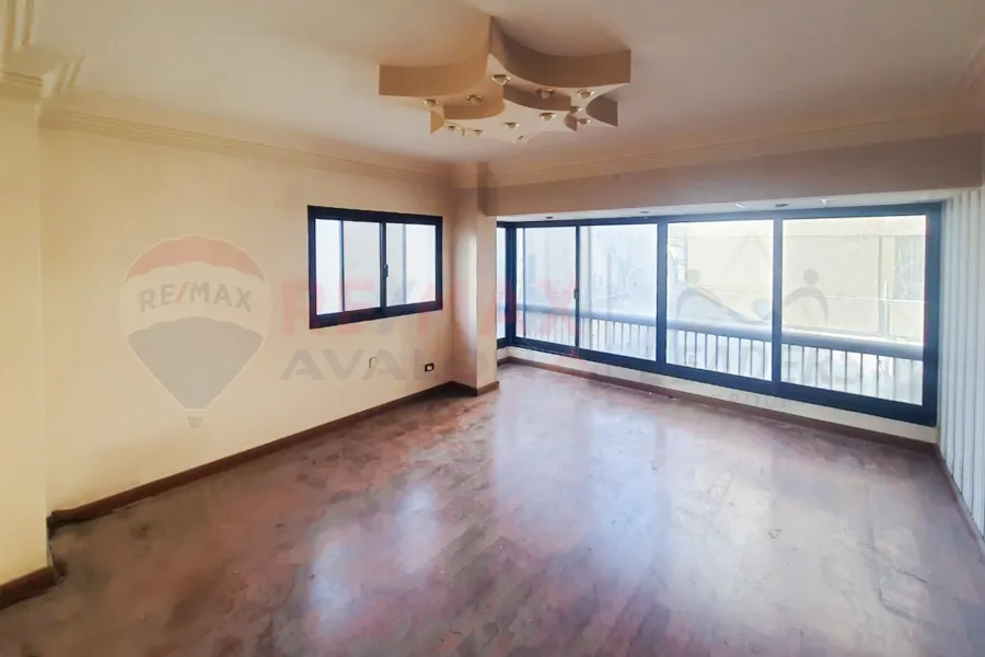 Administrative headquarters for rent 100 m Sidi Gaber (Mahmoud Shaker St)