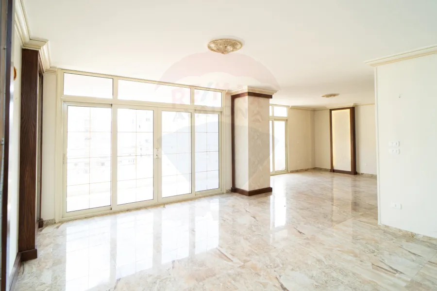 شقة للايجار 235 م سبورتنج (ش ابو قير)