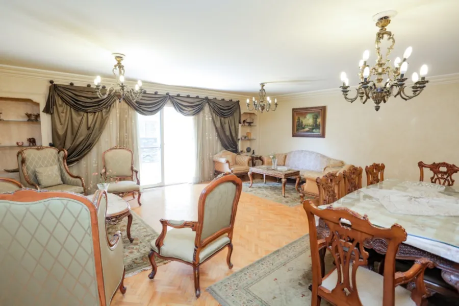 شقة مرخصة للبيع 175م صافى كامب شيزار