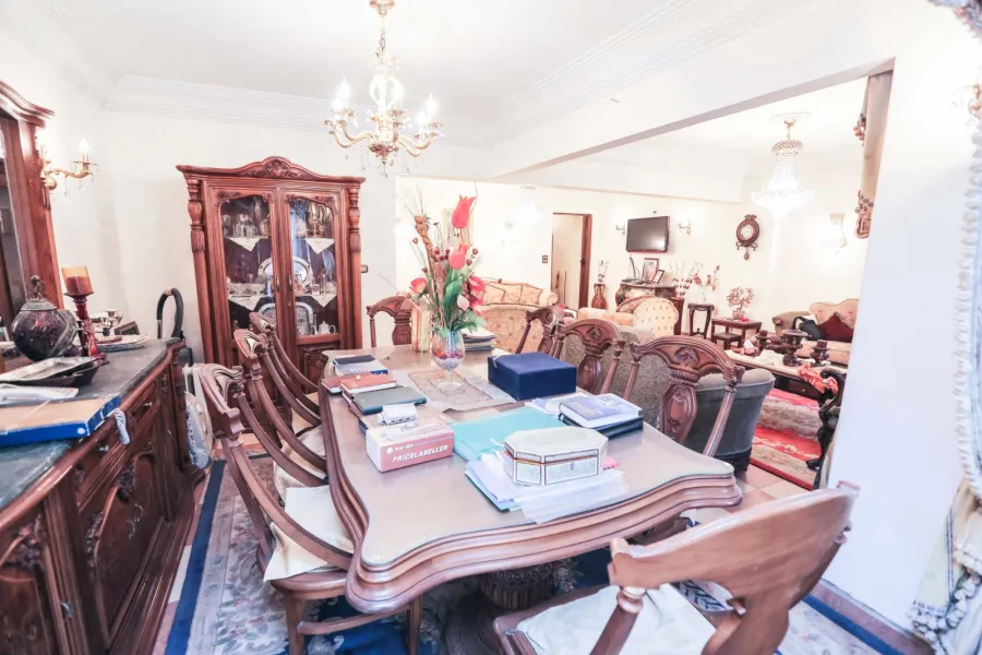 شقة للبيع 170م ميامي (ش جمال عبد الناصر)