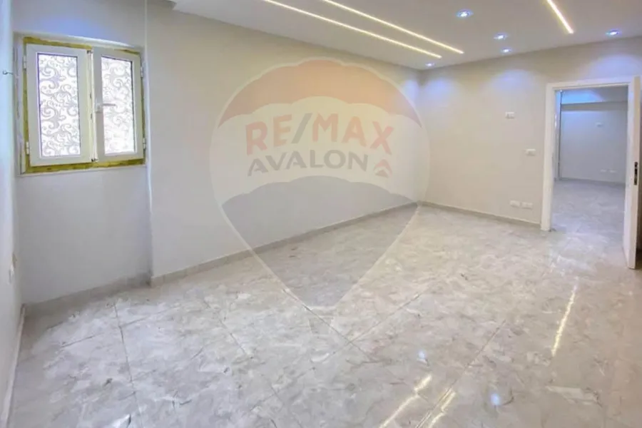 شقة للبيع 135 م سابا باشا (خطوات من البحر)