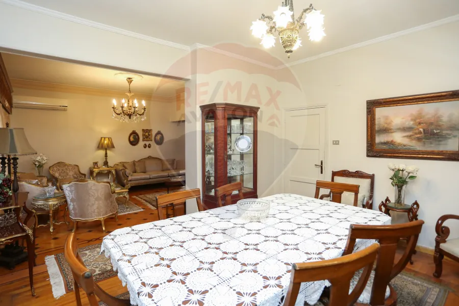 شقة للبيع 200 م زيزينيا ( خطوات من قصر المجوهرات )