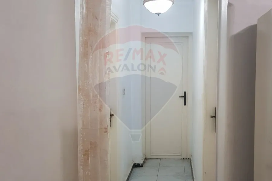 شقة مفروشة للايجار 105 م سبورتنج (علي الترام مباشرة)