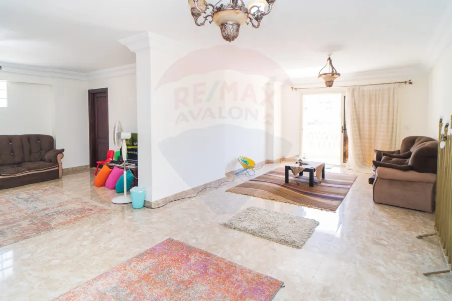 شقة للبيع 200 م لوران (ش الأقبال الرئيسي)