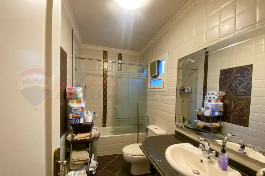 شقة للبيع 150 م ستانلي (خطوات من الترام)