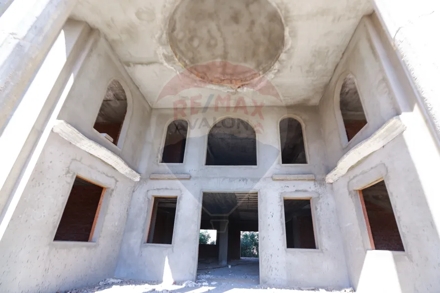 palace for sale 1,235 m King Mariout (compound El Orouba)