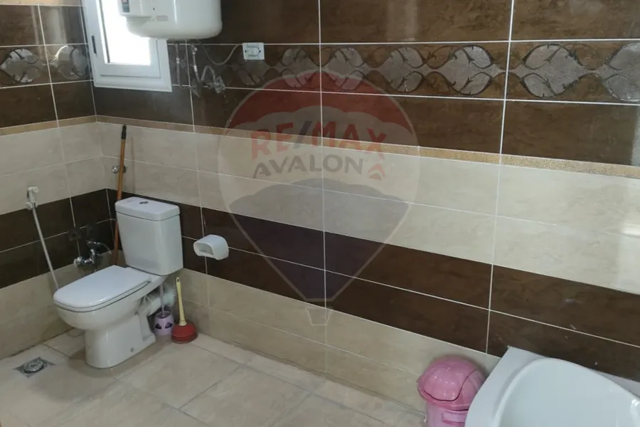 شقه للبيع 330 م الابراهيمية (تاني نمرة من البحر)