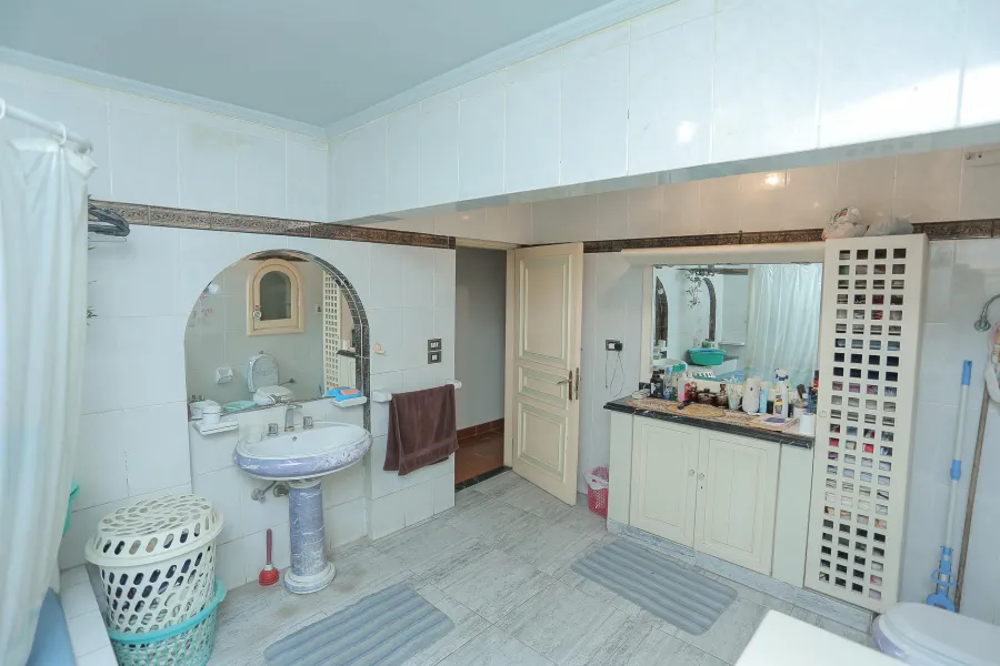 شقة للبيع 290م رشدي ( ش أبو قير )