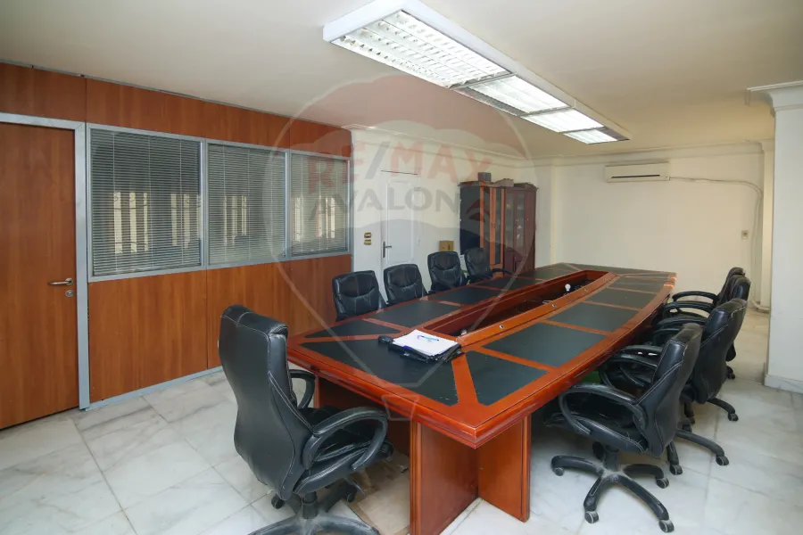 مقر ادارى  للبيع 240 م سموحة (ش توت عنخ امون)