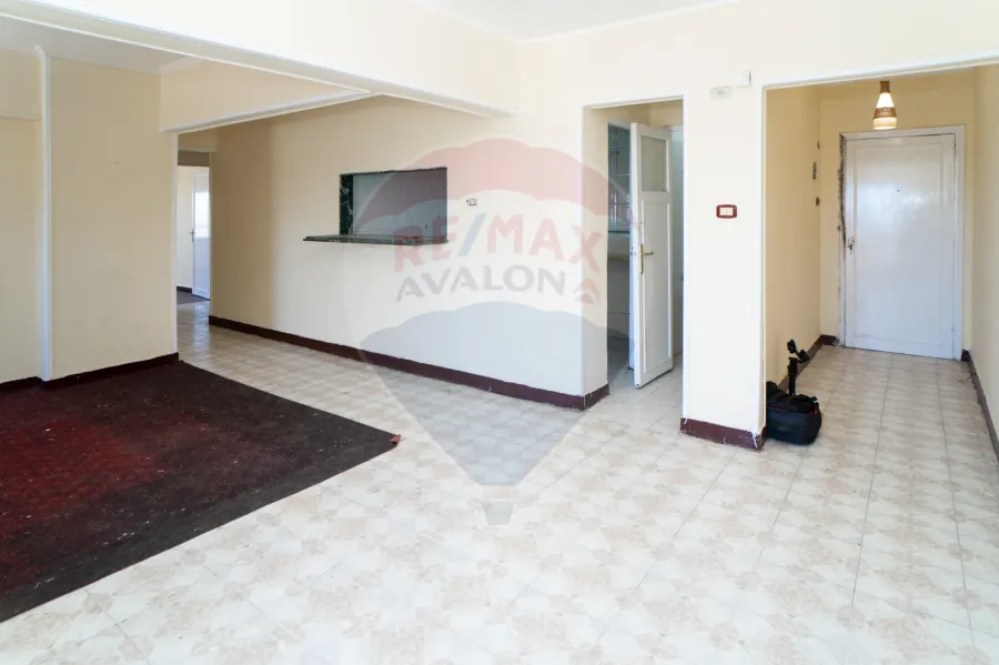 شقة للبيع 100 م المنتزه (ش ملك حفنى)