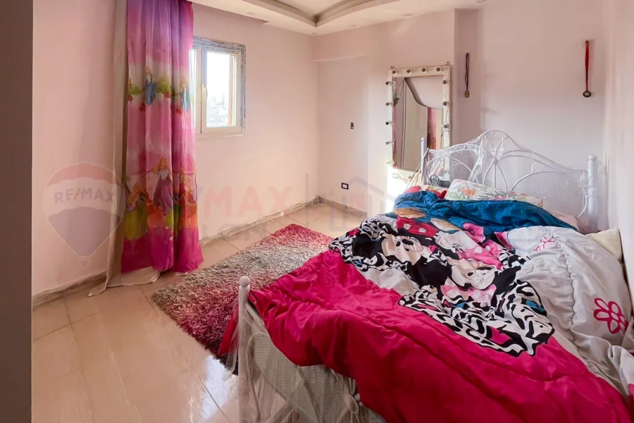 شقة للبيع 150 م صافي  كامب شيزار (ش عبد المنعم سند)