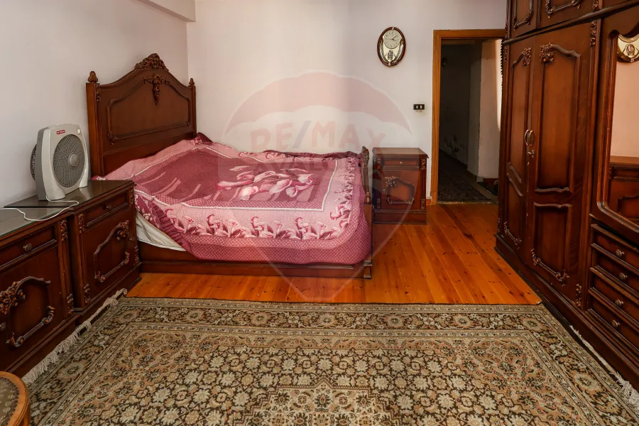 apartment for sale 176 m Louran (Shaarawy St. - steps from the sea and the tram)