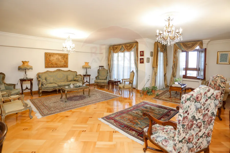 شقة دوبلكس للبيع 320 م + 100 م روف سموحة (ش فوزي معاذ)