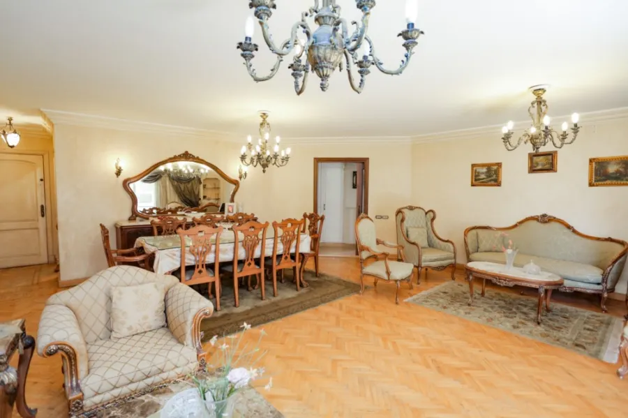 شقة مرخصة للبيع 175م صافى كامب شيزار