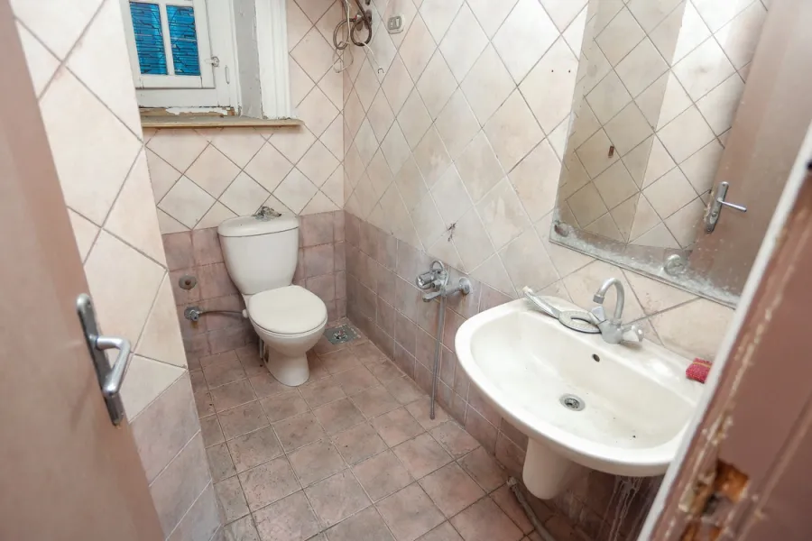 شقة إدارى للايجار550م محطة الرمل (ميدان سعد زغلول)