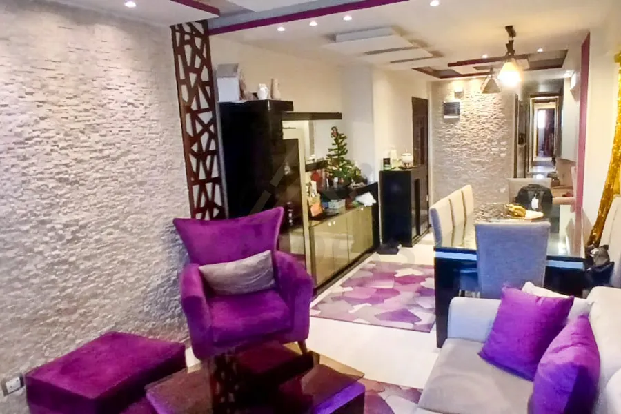 شقة للبيع 142 م سبورتنج (خطوات من البحر)