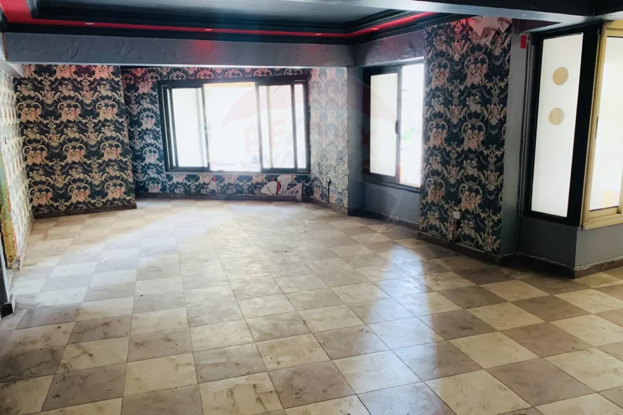 محل للإيجار 90 م السرايا ( خطوات من  البحر )