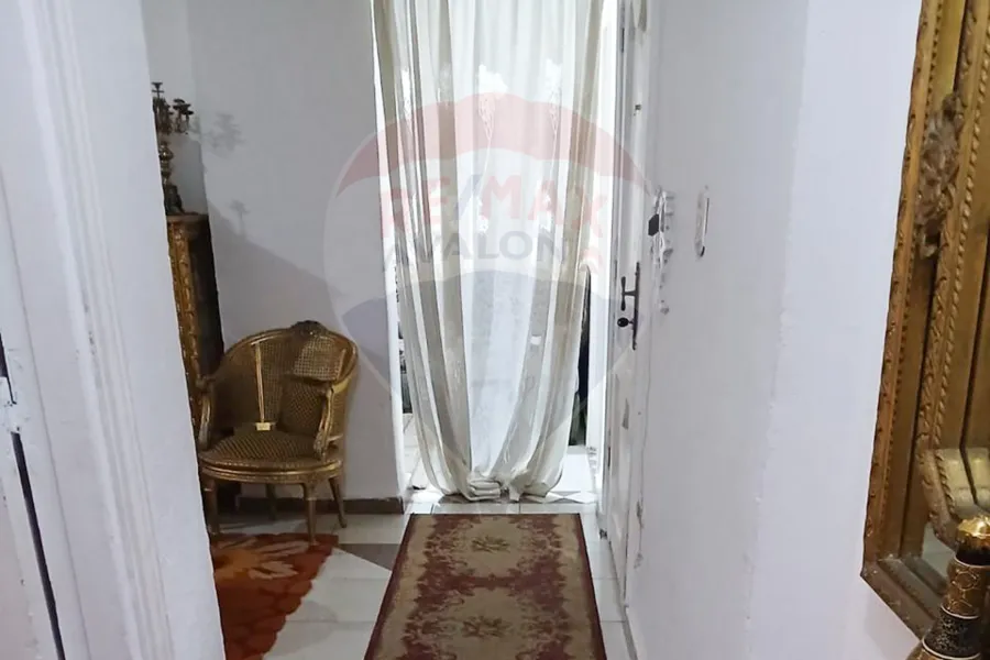 شقة للبيع 120 م سموحة (متفرع من ش زكي رجب)