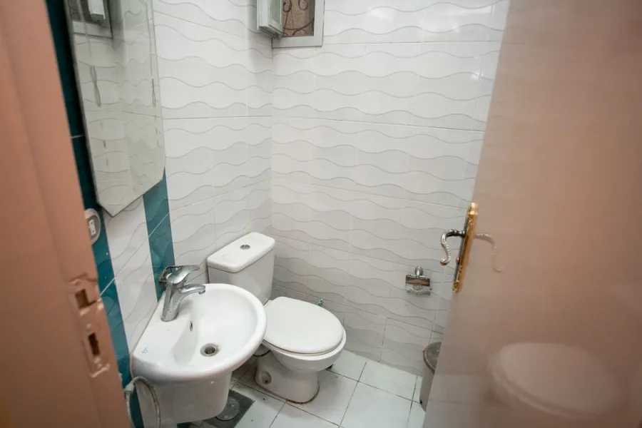 شقة ميزانين للبيع 235م كفر عبده ( ش خليل الخياط )