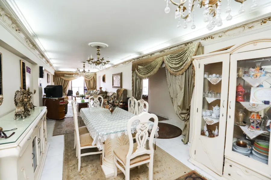 شقة للبيع 185 م فلمنج (ش الفتح)