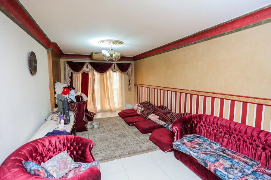 شقة للايجار مفروش 170م العصافرة (على البحر مباشرة)