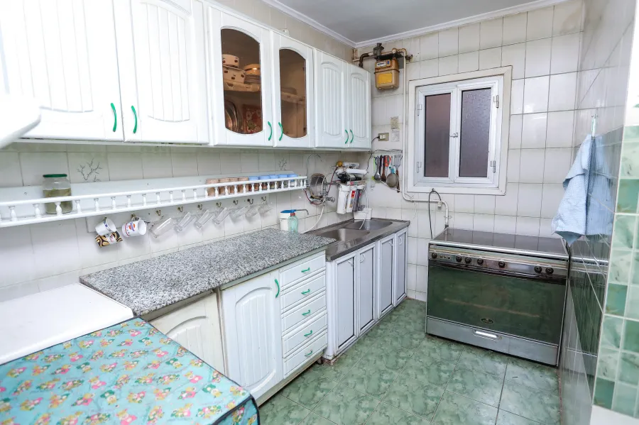 شقة للبيع 200 م لوران ( متفرع من ش شعراوى )