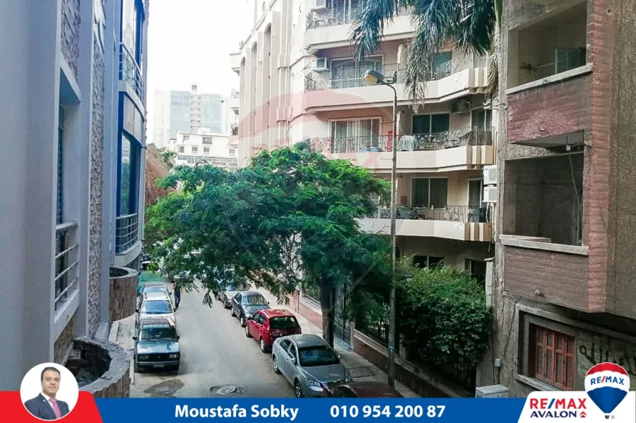 Apartment For Sale 210 m Stanly (Steps from the Sea.)