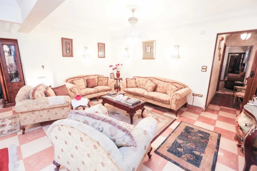 شقة للبيع 170م ميامي (ش جمال عبد الناصر)