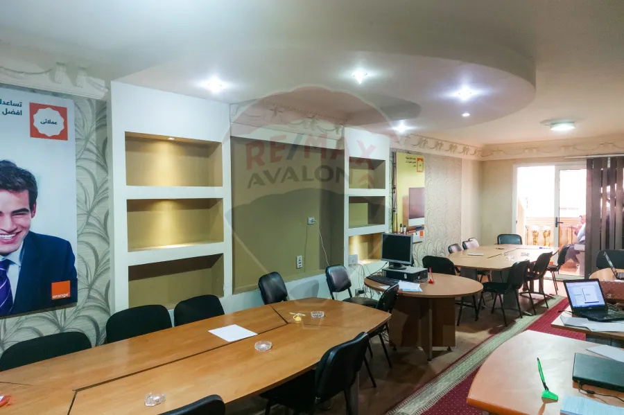 شقة للايجار 222 م سموحة (خطوات من شارع مصطفي كامل)