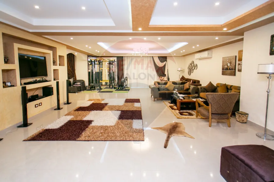 شقه للبيع 520 م سيدي بشر(ش محمد نجيب - على البحر مباشرة)