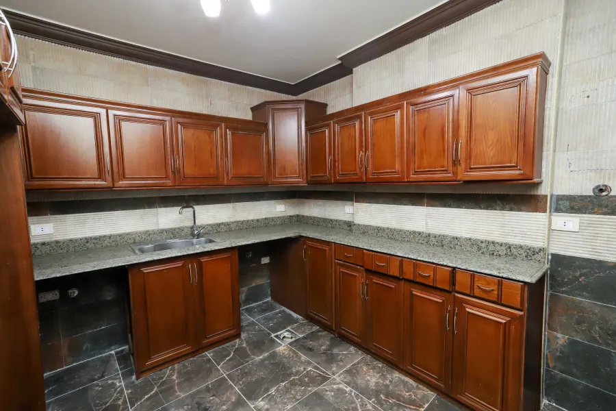 شقة للبيع 195م سموحة (ش فوزى معاذ الرئيسى)