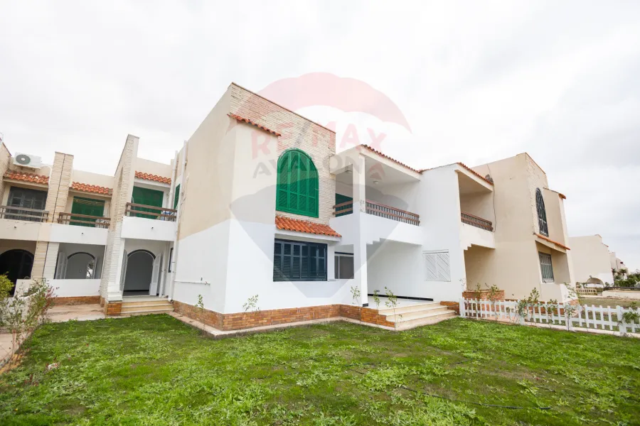 شاليه أرضي + حديقة للبيع الساحل (بالم بيتش)